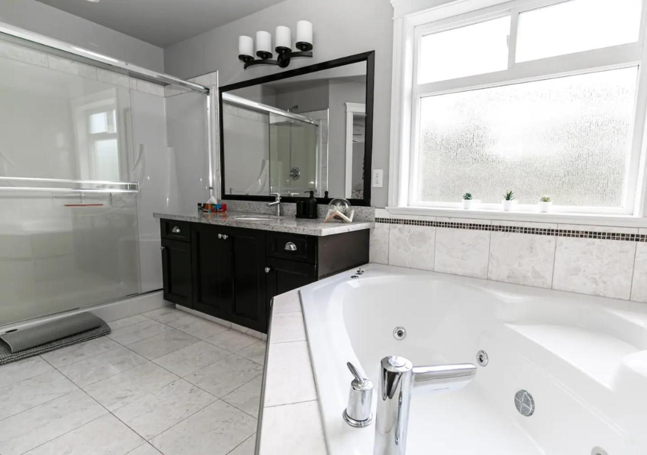 Bellamy Manor Large Home With 5Beds! In Langford Victoria Exterior foto